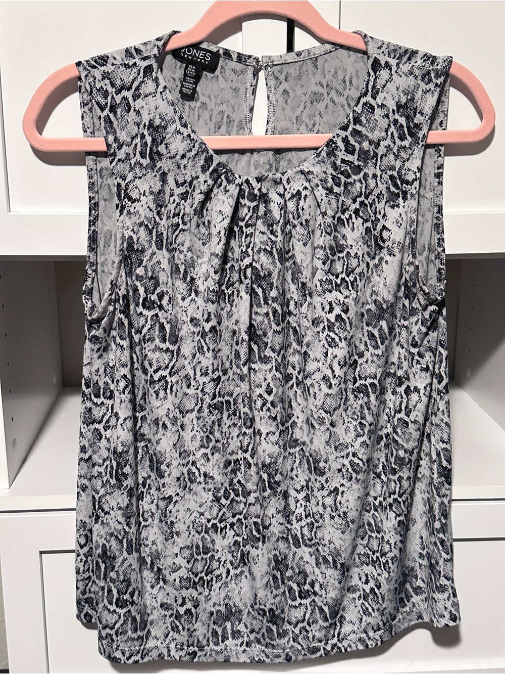 Jones New York Gray Black Snakeskin Print Sleeveless Blouse Size Medium
